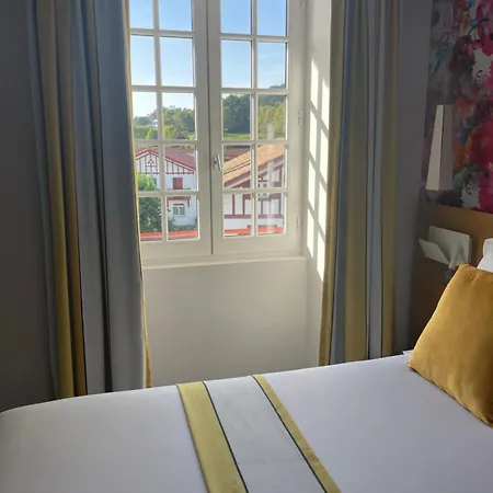 Berria Par La Maison De Pierre Hotel