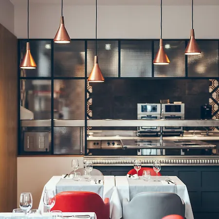 호텔 Berria Par La Maison De Pierre 4*