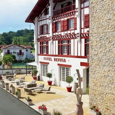 Hotel Berria Par La Maison De Pierre Hasparren