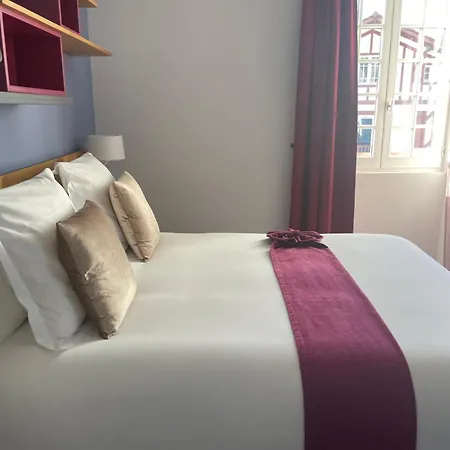 Berria Par La Maison De Pierre Hotel