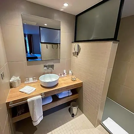 Hotel Berria Par La Maison De Pierre 4*