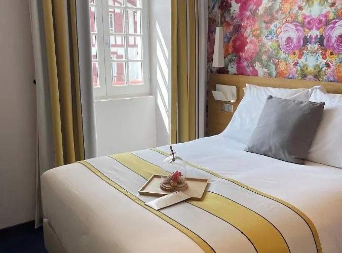 Berria Par La Maison De Pierre האספארן