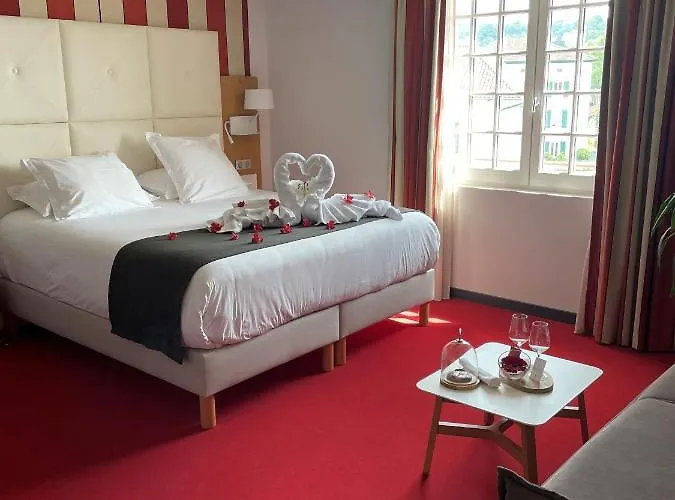 Berria Par La Maison De Pierre מלון 4*