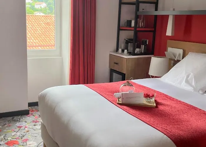 Berria Par La Maison De Pierre מלון האספארן