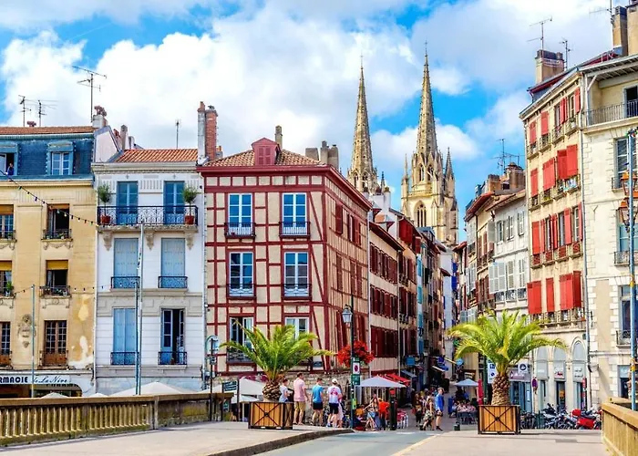 Berria Par La Maison De Pierre 4* האספארן