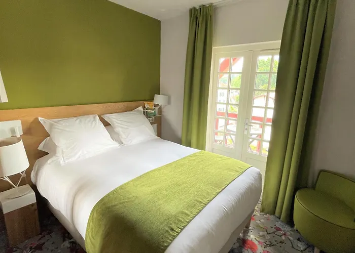 Berria Par La Maison De Pierre 4* האספארן