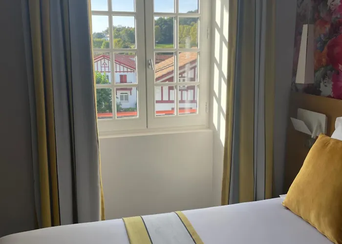 Berria Par La Maison De Pierre מלון