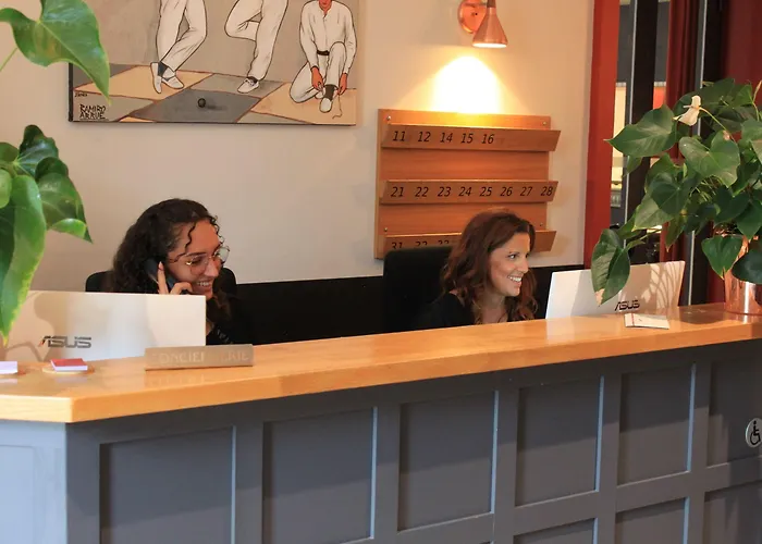 Berria Par La Maison De Pierre מלון 4*