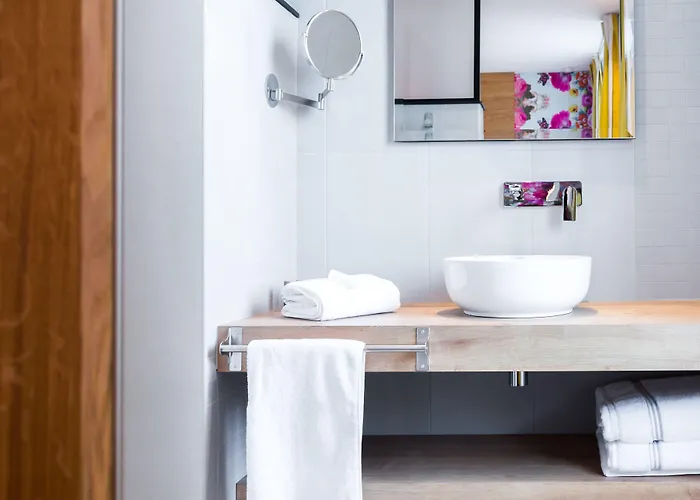 Berria Par La Maison De Pierre מלון 4*