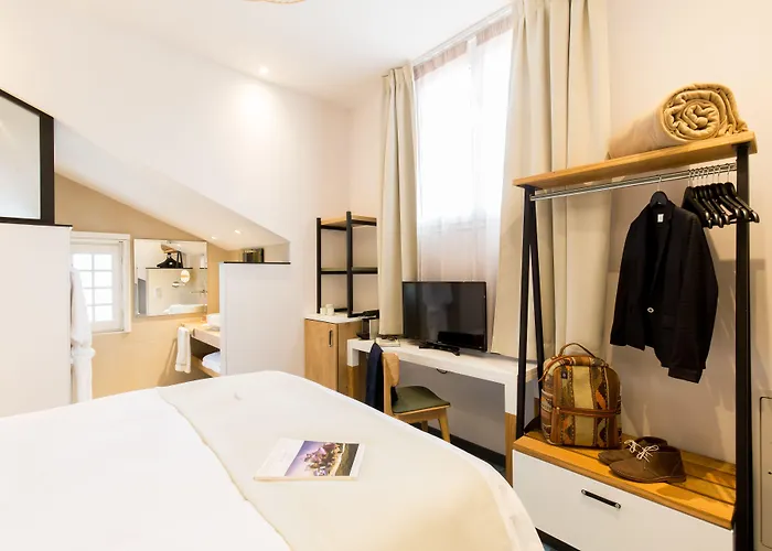 Berria Par La Maison De Pierre האספארן