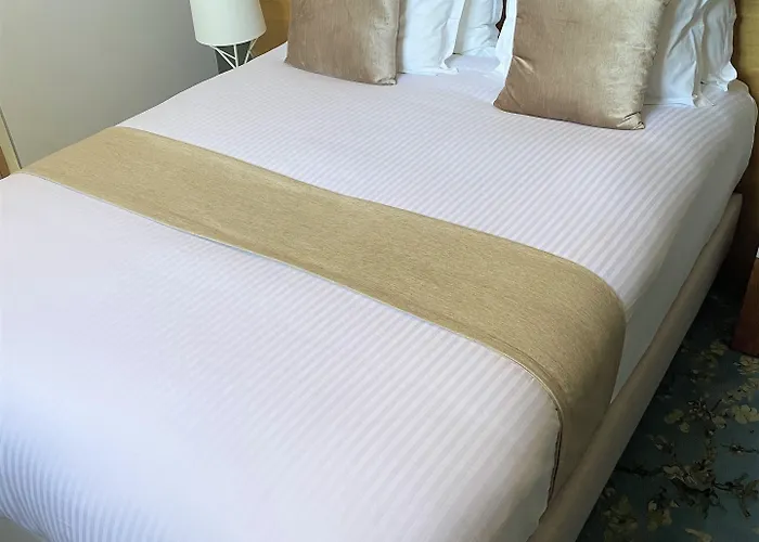 מלון Berria Par La Maison De Pierre 4*