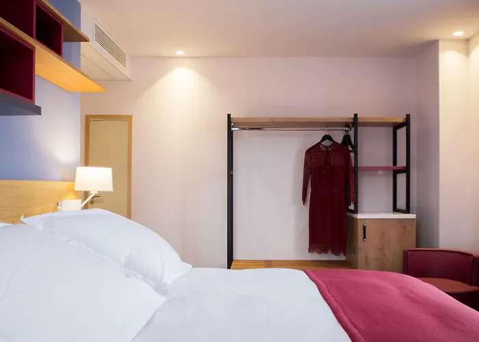 Berria Par La Maison De Pierre האספארן