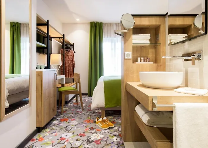 Berria Par La Maison De Pierre האספארן